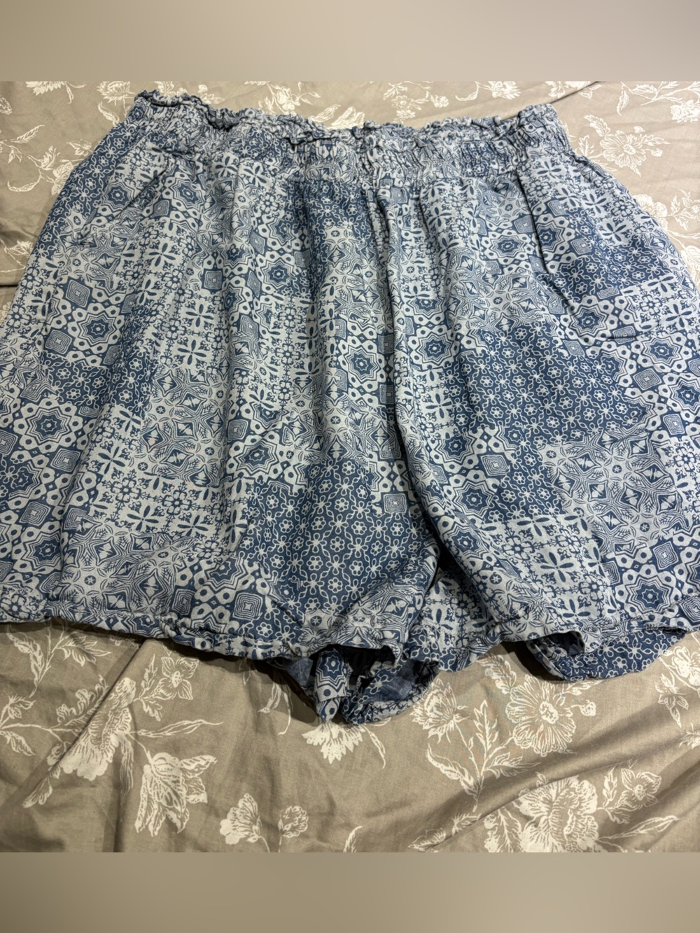 Jane and Delancey Tencel flowy blue patterned shorts 1X elastic waist